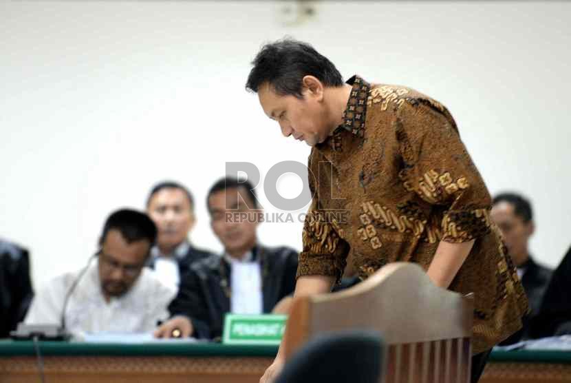    Mantan Kadishub DKI Jakarta Udar Pristono menjadi saksi dalam sidang lanjutan sidang perkara dugaan korupsi proyek pengadaan bus TransJakarta di Pengadilan Tipikor, Jakarta, Senin (3/11).  ( Republika/Wihdan)