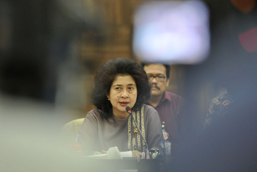 Menkes Nila Farid Moeleok saat konferensi pers terkait Program Indonesia Sehat di Kantor Kemenkes Jakarta, Rabu (5/11). (Antara/Andika Wahyu)