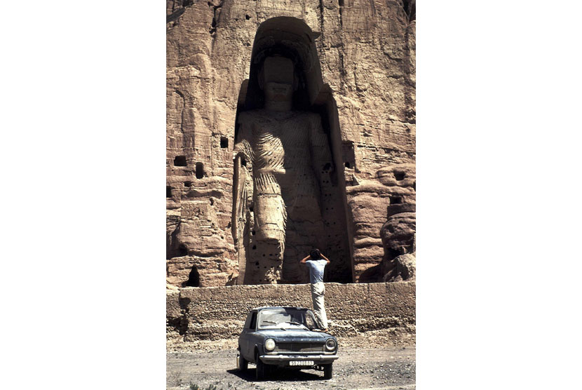   Pemandangan monumen patung Buddha di lembah Bamiyan Afghanistan, yang termasuk dalam daftar situs budaya warisan dunia UNESCO.  (EPA/Syed Jan Sabawoon)