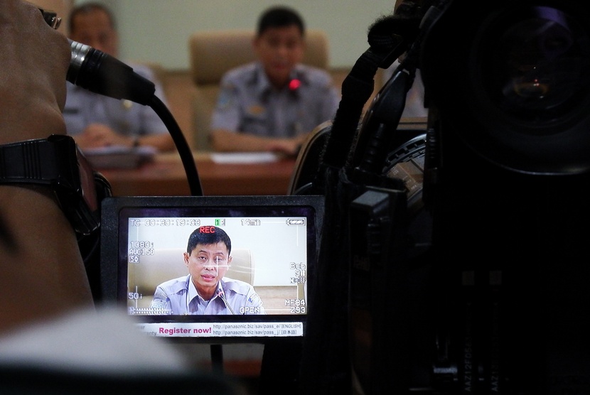 Minister of Transportation Ignasius Jonan is seen on screen during a press breifing in Jakarta. (file)