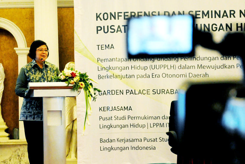 Menteri Lingkungan Hidup dan Kehutanan Siti Nurbaya menghadiri Konferensi dan Seminar Nasional Badan Kerjasama Pusat Studi Lingkungan (BKPSL) se-Indonesia di Surabaya, Kamis (20/11). 