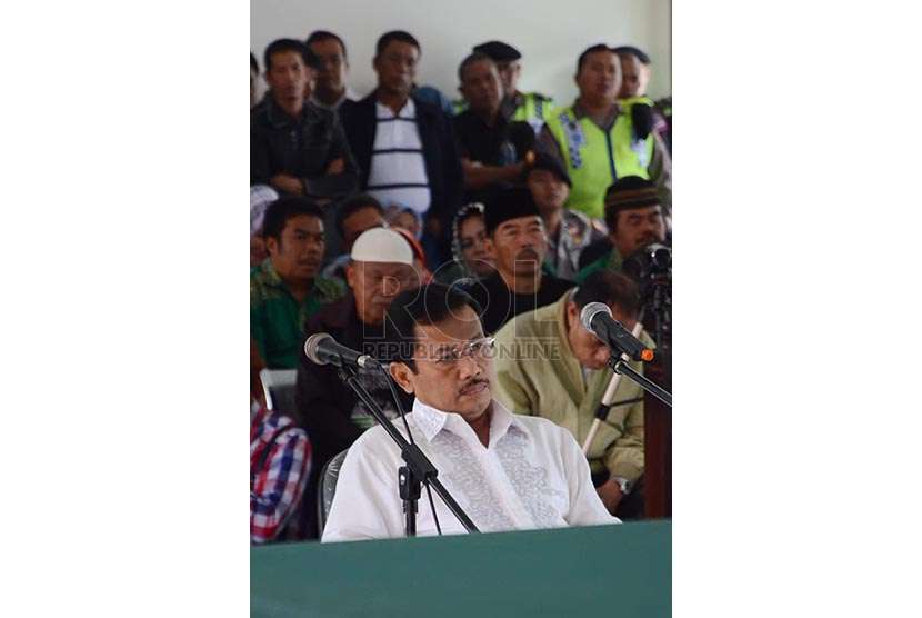 Bupati Bogor non aktif, Rachmat Yasin pada sidang pembacaan vonis di Pengadilan Tipikor Jabar, Kota Bandung, Kamis (27/11).  (Repubika/Edi Yusuf)