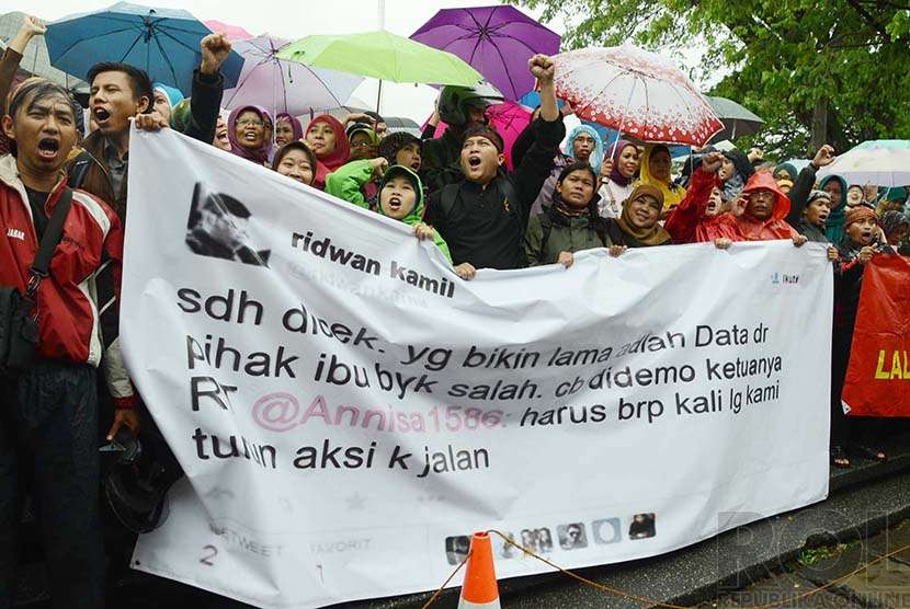 Aksi demo guru honorer di Kota Bandung, Rabu (2/12).