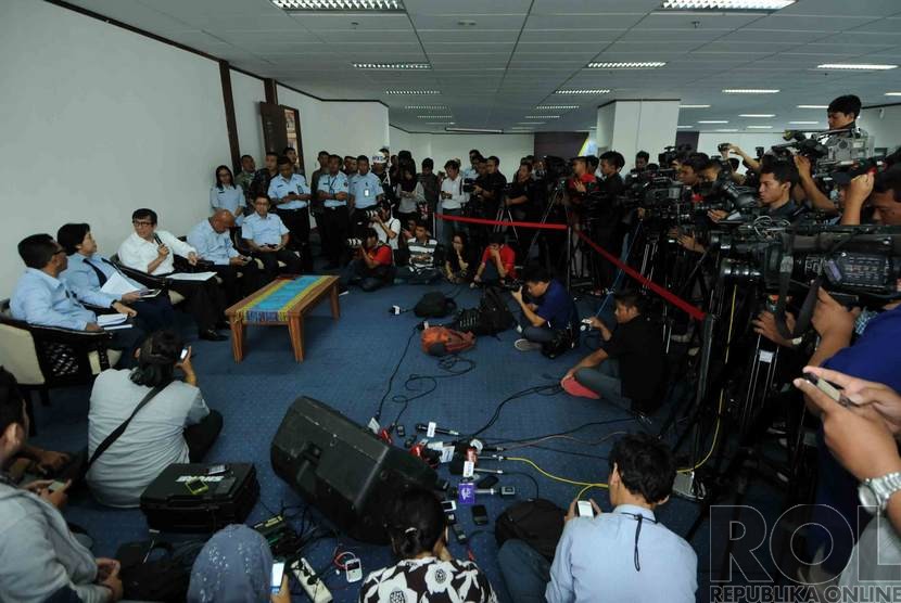  Menteri Hukum dan Ham Yasonna Laoly mengumumkan hasil putusan konflik Golkar oleh Kemenkumham di Jakarta, Selasa (16/12).  (Republika/Agung Supriyanto)