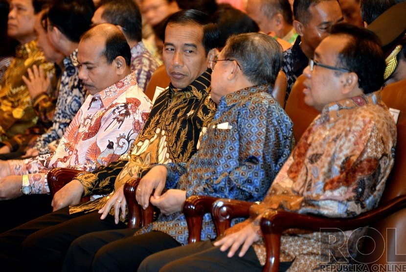  (dari kiri) Menteri PPN/Kepala Bappenas Andrinof Chaniago,Presiden Joko Widodo,Wapres Jusuf Kalla dan Mensesneg Pratikno hadir dalam acara Musrenbangnas di Gedung Bidakara, Jakarta, Kamis (18/12).  (Republika/Prayogi)