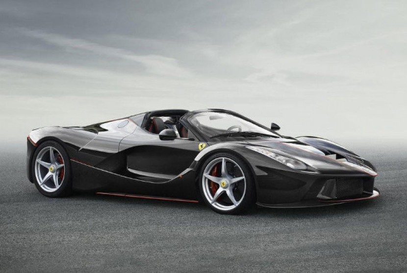 150 Produksi LaFerrari Aperta Sudah Terjual Habis di Paris Motor Show.