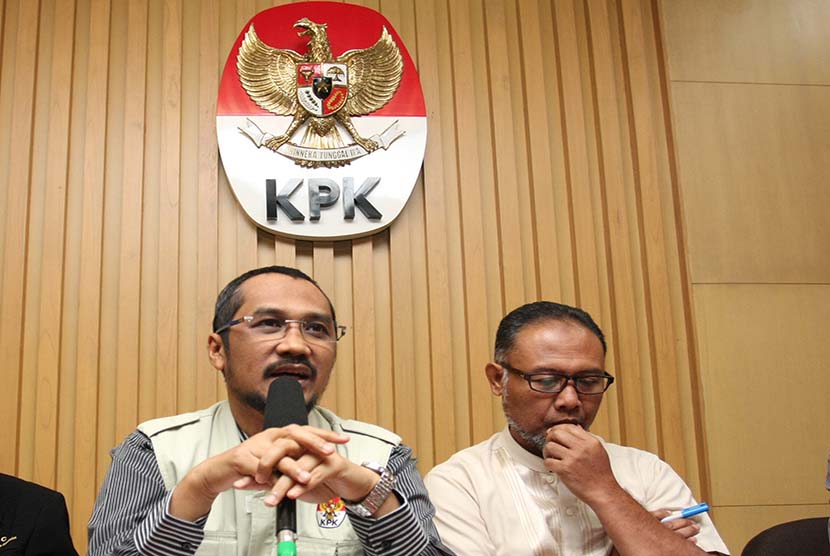Ketua KPK Abraham Samad bersama Wakil Ketua KPK Bambang Widjojanto (kanan). 