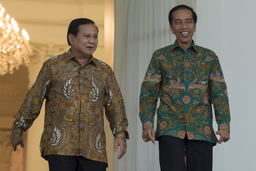  Presiden Joko Widodo bersama Ketua Dewan Pembina Partai Gerindra Prabowo Subianto.