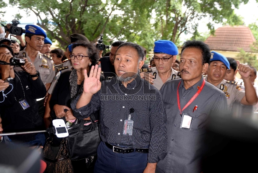   Wakil Ketua KPK Bambang Widjojanto (BW) mendatangi Bareskrim, Mabes Polri, Jakarta, Selasa (3/2).   (Republika/Wihdan)