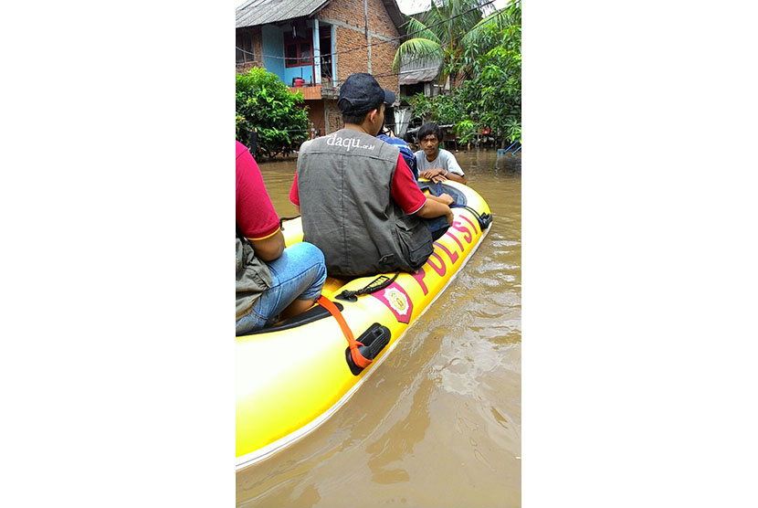 Sigab Daarul Qur’an Bantu Korban Banjir di Petogogan.