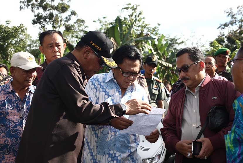 Wakil Ketua MPR Oesman Sapta melakukan kunjungan kerja dan sosialisasi Empat Pilar MPR RI di Kabupaten Melawi, Kalimantan Barat, Ahad (15/3).  (dok MPR RI)
