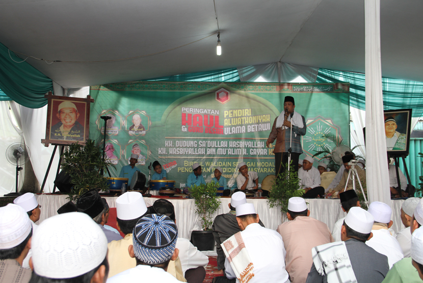  Wakil Ketua MPR Mahyudin memberikan tausiyah kebangsaan di acara haul pendiri Pondok Pesantren Al Wathoniyah Putra Klender di Jakarta Timur, Jum'at (20/3).  (foto : MgROL_37)