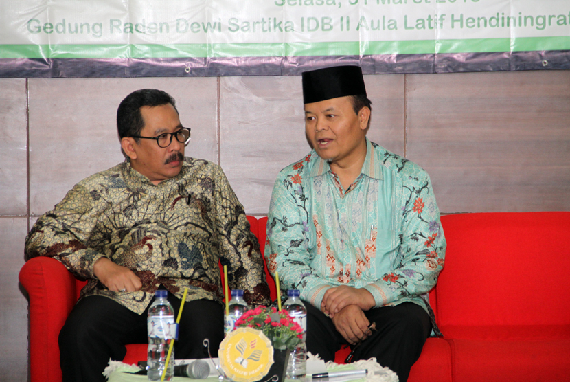  Wakil Ketua MPR RI Hidayat Nur Wahid saat memberikan sosialisasi 4 pilar kebangsaan di UNJ, Jakarta, Senin (31/3).  (foto : MgROL_37)