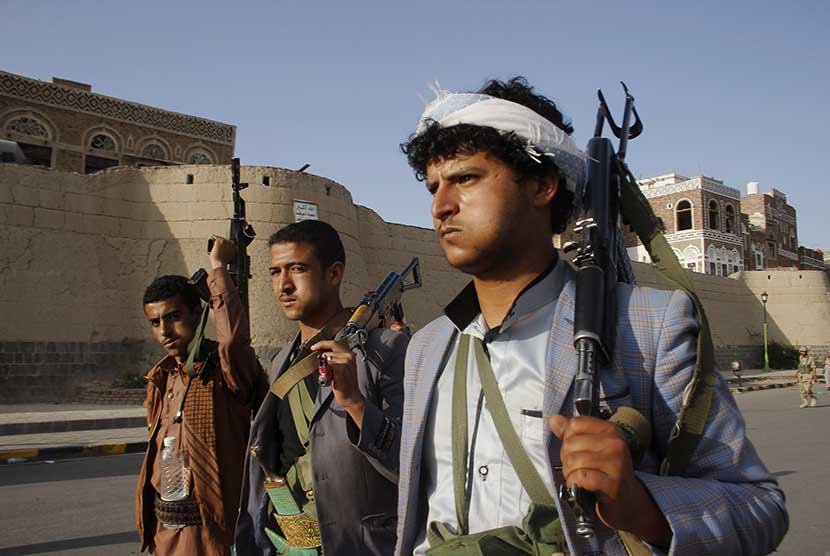 Pemberontak Syiah Houthi di kota Sanaa, Yaman.