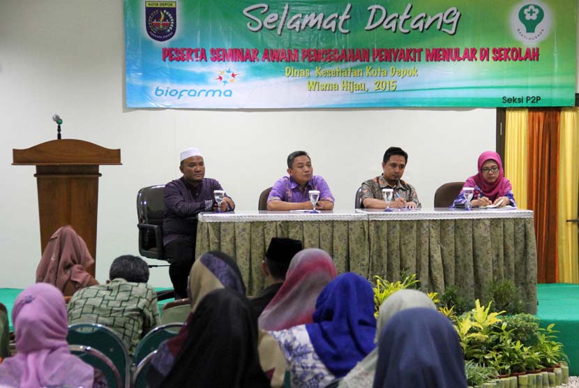   Dinas Kesehatan Kota Depok menyelenggarakan Seminar  Awam tentang Pencegahan Penyakit Menular di Sekolah bertempat di Wisma Hijau, Cimanggis, Depok, Sabtu (11/4).  (foto : MgROL_39)