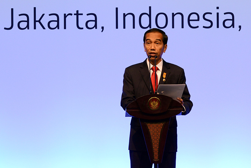  Presiden Joko Widodo menyampaikan kata sambutan saat membuka Konferensi Tingkat Tinggi (KTT) Asia Afrika tahun 2015 di Jakarta Convention Center, Rabu (22/4). 