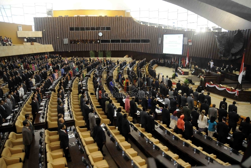 Delegasi peserta Konferensi Parlemen Asia Afrika menghadiri pembukaan Konferensi Parlemen Asia-Afrika di Gedung Nusantara, DPR, Senayan, Jakarta, Kamis (23/4).  (Republika/Agung Supriyanto)