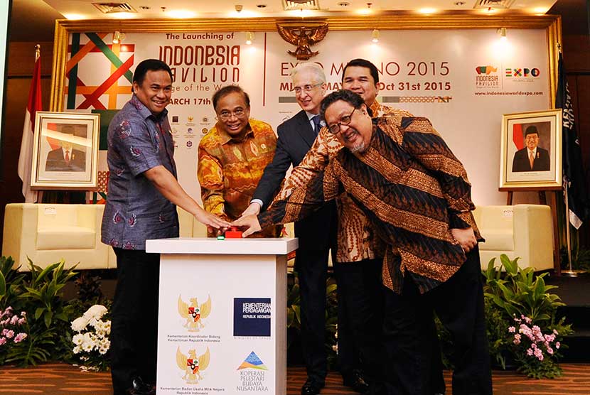 Didi Petet (kanan) saat peluncuran Paviliun Indonesia dalam pameran World Expo Milano 2015 di Kantor Kementerian Perdagangan, Jakarta.