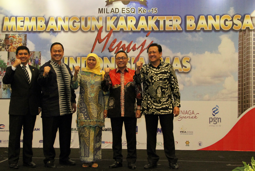  Ketua MPR RI Zulkifli Hasan saat menghadiri acara Milad ESQ ke-15 yang diselenggarakan di Menara 165, Jakarta Selatan, Sabtu (16/5) malam.  (foto : MgROL_39)