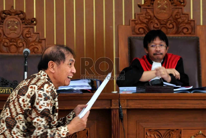 Mantan Dirjen Pajak Hadi Poernomo dalam sidang praperadilan di PN Jakarta Selatan, Jumat (22/5). (Republika/Agung Supriyanto)