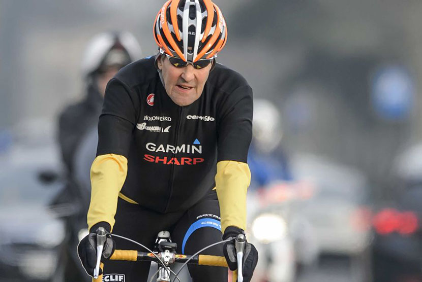 Saat sedang melakoni hobi bersepedanya di Perancis, Menlu AS ini mengalami patah tulang paha. (Foto: AFP, Fabrice Coffrini) 