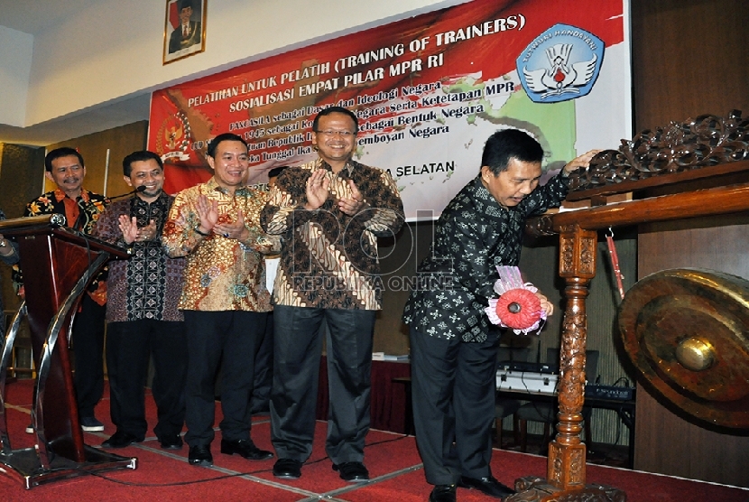  MPR kembali mengadakan Pelatihan untuk Pelatih Sosialisasi Empat Pilar MPR, kali ini diselenggarakan di Palembang, Kamis (4/6) malam.  (Republika/Maspril Aries)