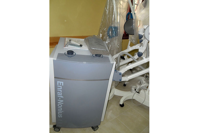  Alat Fisioterapy dan USG yang baru tiba di Rumah Sakit Indonesia (RSI), Gaza, Palestina.   (foto : dok. MER-C)