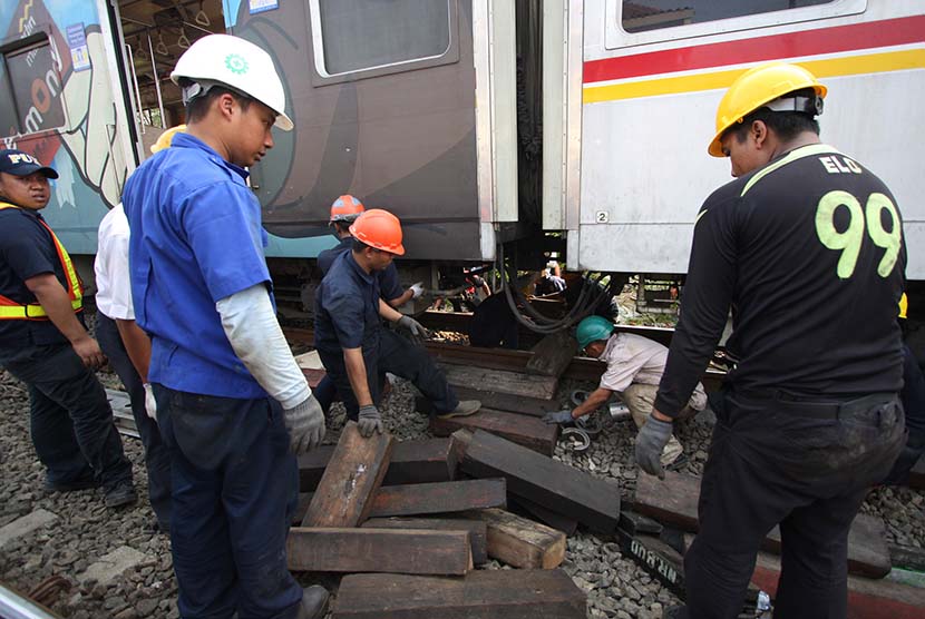 Gerbong KRL Communter Line yang anjlok (ilustrasi)