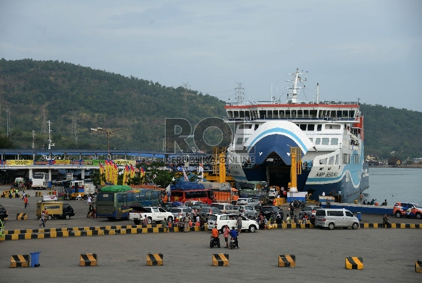 Suasana lengang di Pelabuhan Merak ,Banten, Selasa (14/7) siang.   (Republika/Prayogi)