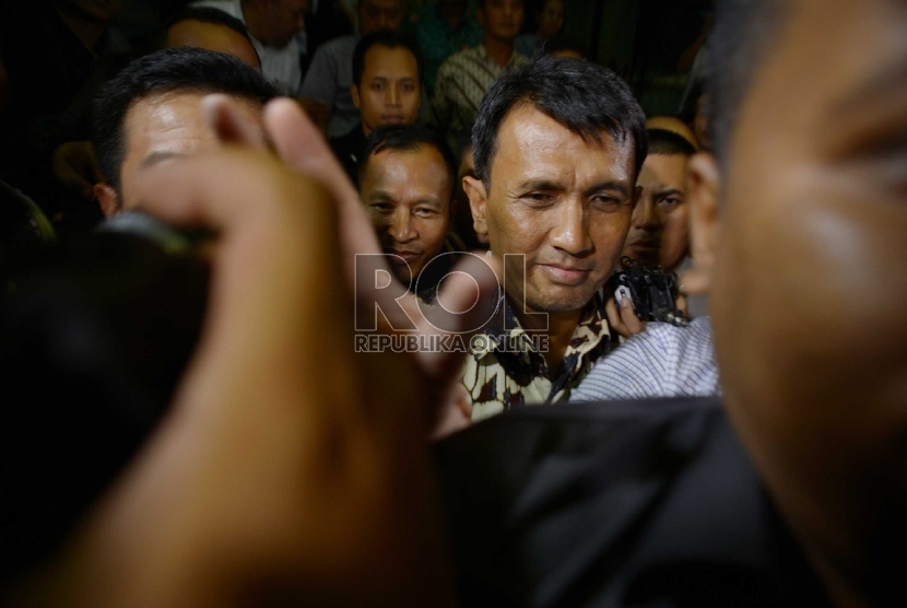 Gubernur Sumatera Utara Gatot Pujo Nugroho usai memenuhi panggilan Komisi Pemberantasan Korupsi (KPK) sebagai saksi untuk tersangka M Yagari Bhastara alias Gerry di Gedung KPK, Jakarta, Rabu (22/7). (Republika/Rakhmawaty La'lang)