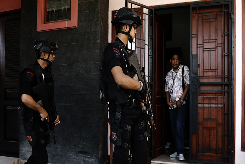 Penggeledahan kasus Bupati Barru Andi Idris Syukur di Makassar, Sulawesi Selatan