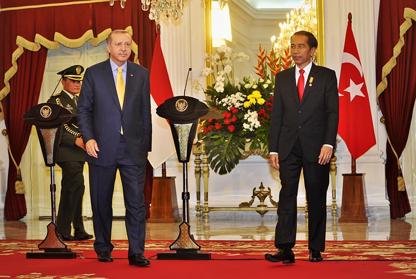 President Recep Tayyip Erdogan and President Joko Widodo (Antara/Yudhi Mahatma)