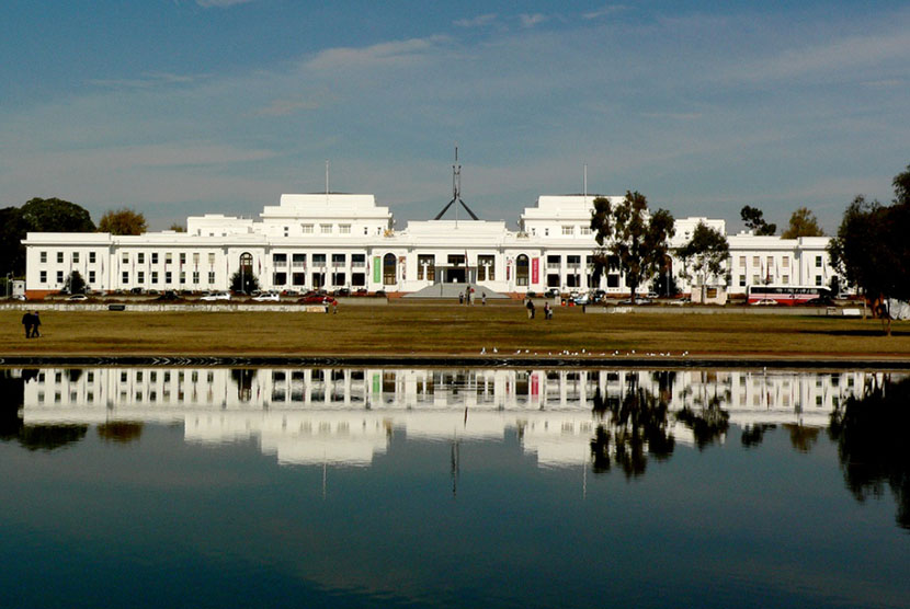 Gedung Parlemen Lama (Flickr CC: Richard Gifford) dan Andrea Ho. 