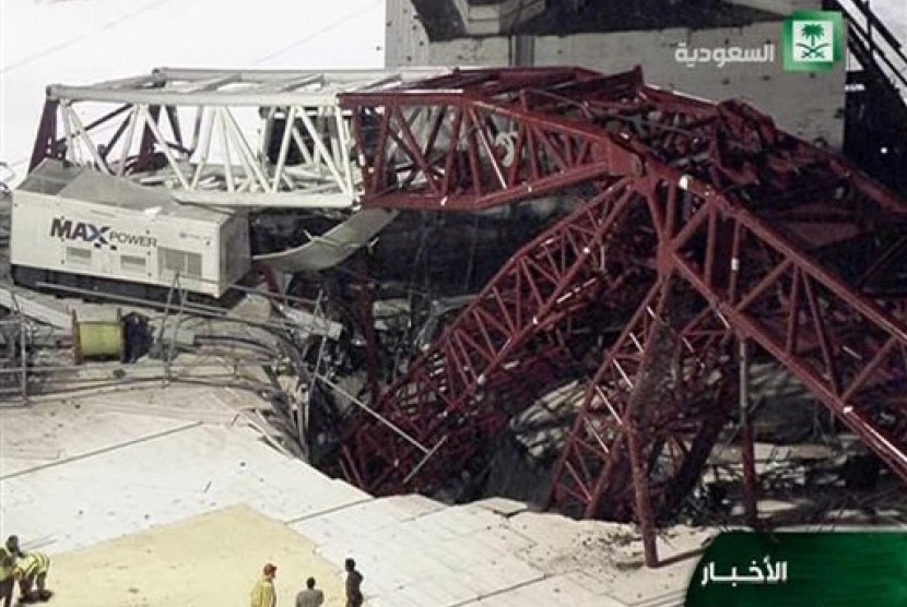 Suasana beberapa saat setelah crane jatuh di Masjidi Haram.