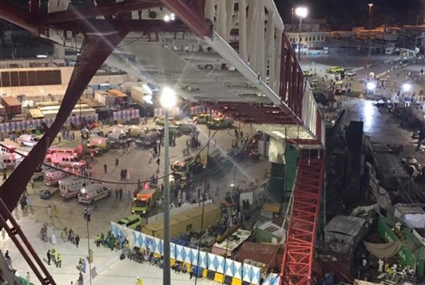 Suasana beberapa saat setelah crane jatuh di Masjidi Haram.