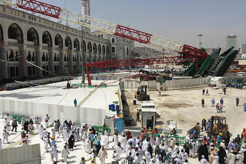  Crane proyek perluasan masjid yang jatuh di Masjidil Haram, Makkah