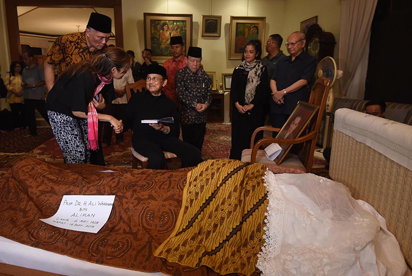 Ali Wardhana's funeral (Antara/Akbar Nugroho Gumay)