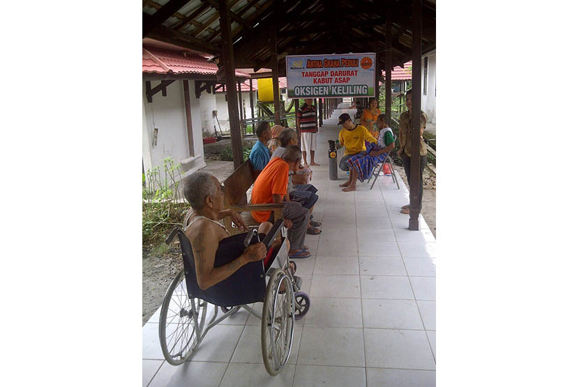  Sejumlah lansia mendapat pelayanan oksigen segar dari Satgas AGP di Panti Sosial Tresna Werda Sinta Rangkang, Kelurahan Banturung, Kecamatan Bukit Batu, Palangka Raya.  (foto : dok. AGP)