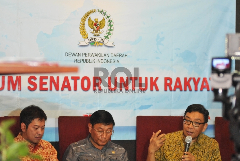  Suasana diskusi Forum Senator untuk Rakyat (FSuR) bertajuk Pemuda dan Bela Negara di Jakarta, Ahad (1/11). (Republika/Rakhmawaty La’lang)