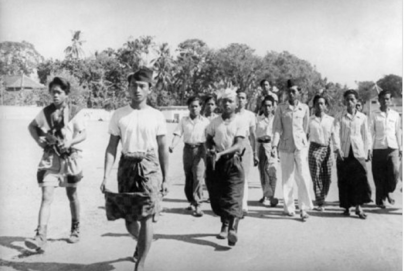 Penangkapan pelakuPemberontakan PKI di Madiun tahun 1948. 