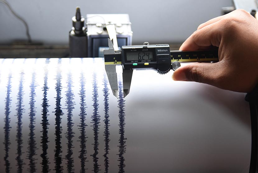 Indonesia and Japan try to develop quake-predicting system that will enable the relevant agency to predict earthquakes and subsequent tsunamis more appropriately. (Illustration)