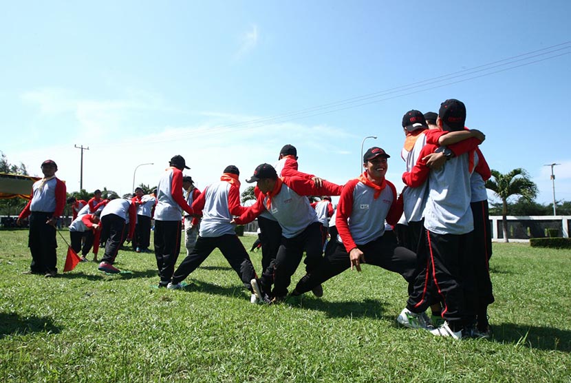   Kegiatan Sosialisasi Empat Pilar MPR RI dengan metode outbound yang diikuti mahasiswa se-Bengkulu, Ahad (6/12), yang dilaksanakan secara marathon sejak tanggal 4-7 Desember 2015. (foto : MPR RI)