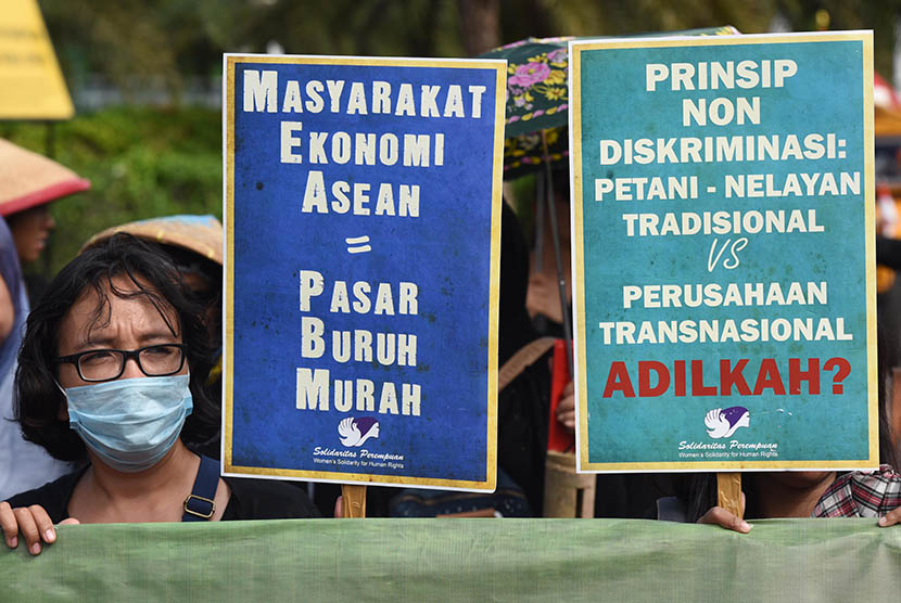  Sejumlah wanita menggelar aksi unjuk rasa memperingati Hari Pergerakan Perempuan Indonesia di Jakarta, Selasa (22/12).  (Antara/Akbar Nugroho Gumay)