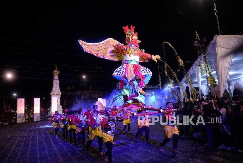Artis dari perwakilan kecamatan tampil saat Wayang Jogja Night Carnival #4 di Tugu Jogja, Yogyakarta, Senin (7/10/2019) silam.