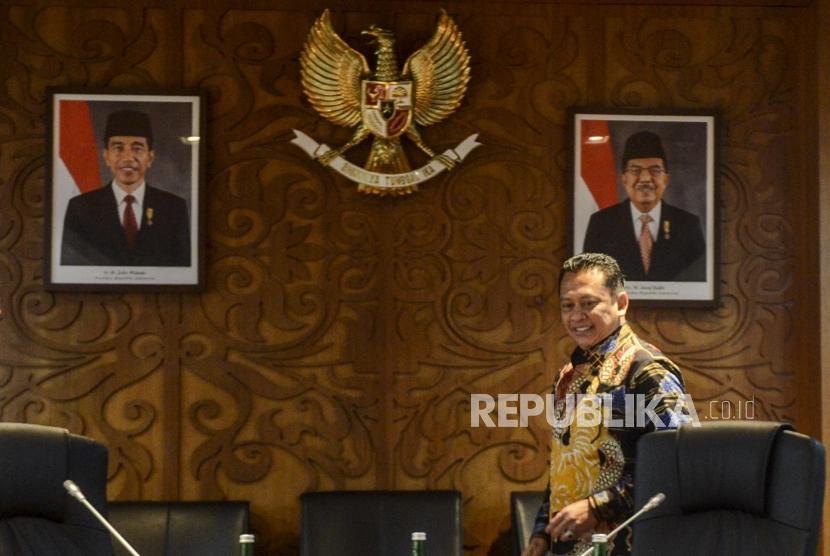 Ketua MPR Bambang Soesatyo bersiap memimpin rapat perdana pimpinan MPR periode 2019-2024 di Gedung Nusantara III, Kompleks Parlemen Senayan, Jakarta, Rabu (9/10/2019).