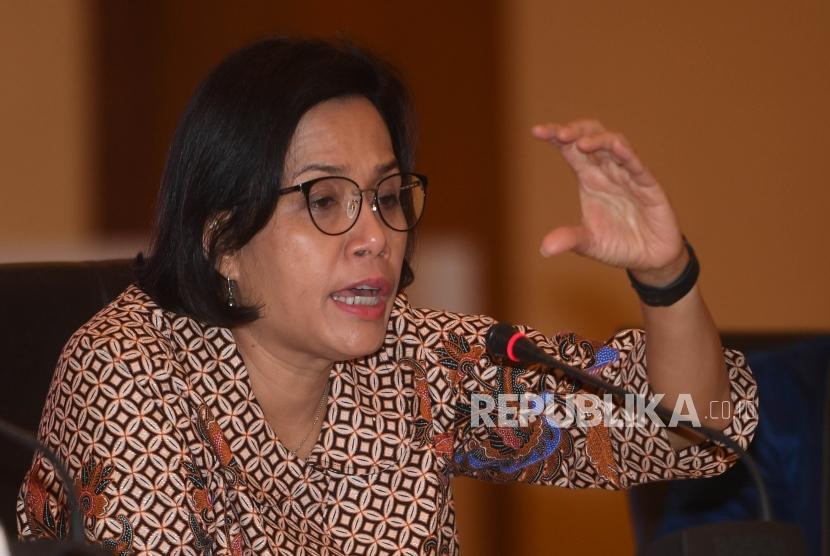Menteri Keuangan Sri Mulyani memberikan keterangan terkait upaya pemerintah untuk membendung banjir impor tekstil dan produk tekstil (TPT) di Jakarta, Senin (14/10/2019).