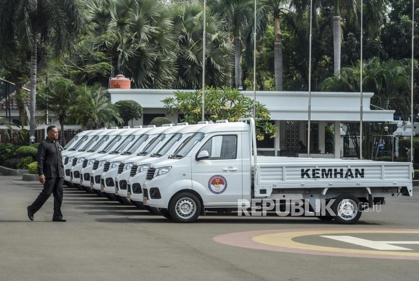 Mobil nasional jangan hanya menjadi komoditas politik saja. Foto mobil pick up Bima 1.3 produksi pabrik mobil Esemka di Sambi, Boyolali, Jawa Tengah, Selasa (24/9/2019). -ilustrasi-