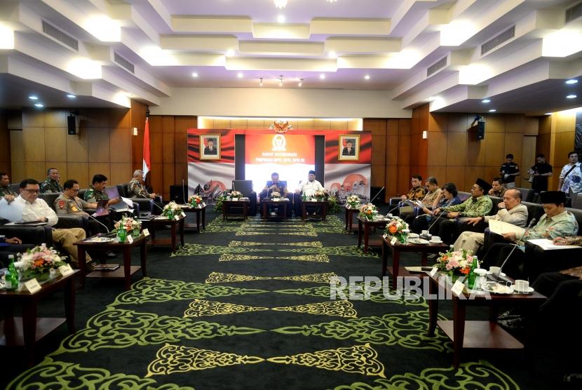 Rakor Persiapan Pelantikan Presiden. Ketua MPR Bambang Soesatyo (tengah) memimpin Rakor di MPR, Jakarta, Selasa (15/10/2019).