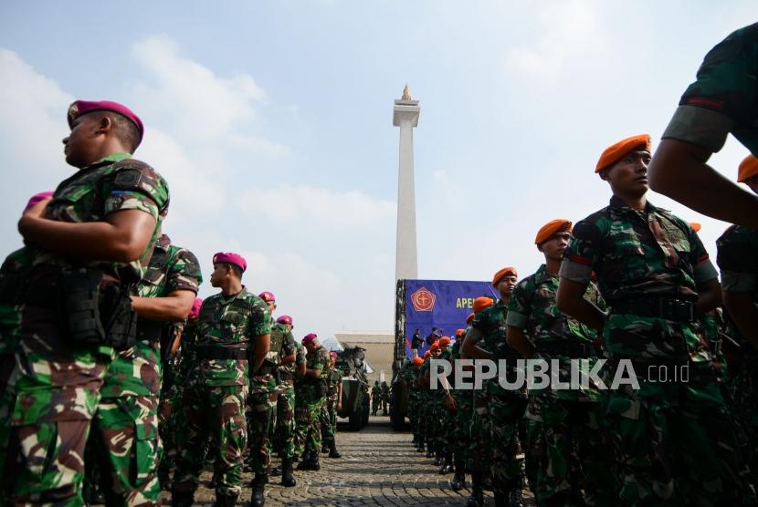 Jaga Soliditas Polri-TNI di Papua. Foto: Personel TNI dan Polri saat apel gelar pasukan (Ilustrasi)