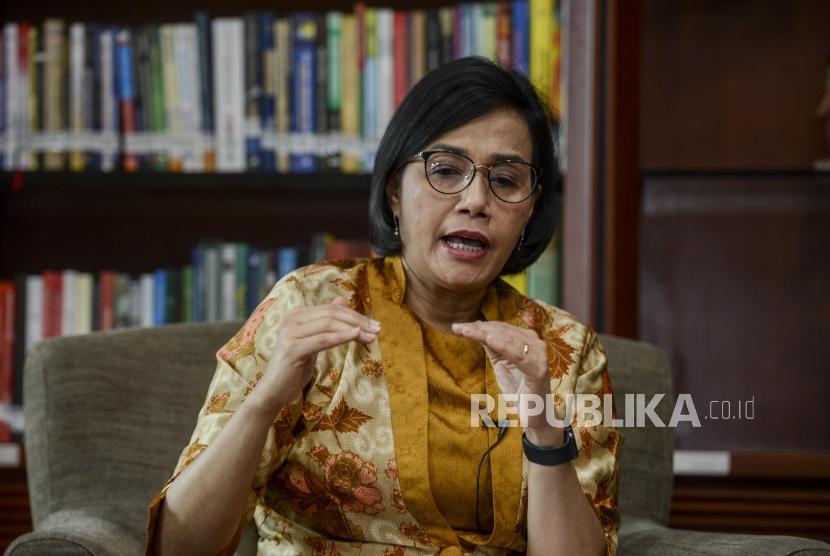 Menteri Keuangan Sri Mulyani memberikan paparan saat wawancara khusus bersama Republika di Jakarta, Kamis (17/10).